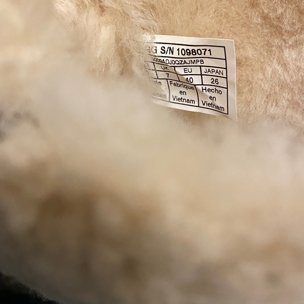 Brand New UGG Patchwork Fluff Shearling Boots - Picture 6 of 6